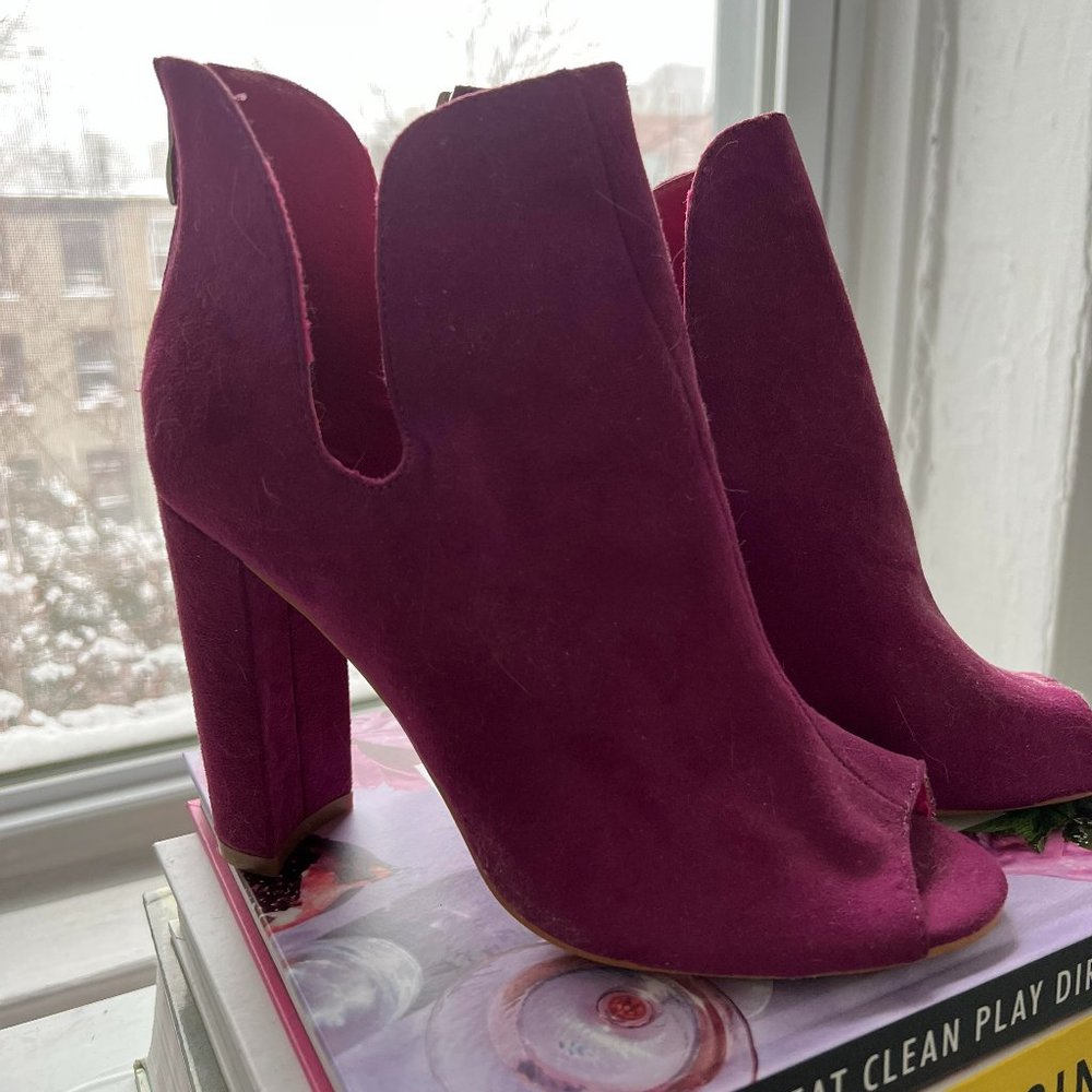Chunky, peep toe heeled Booties